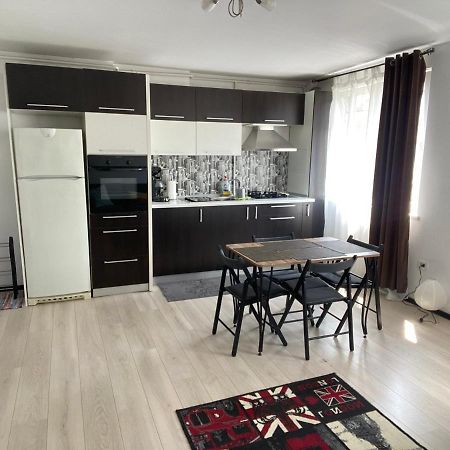 Tourist Apartment 1 Piatra Neamt Ngoại thất bức ảnh