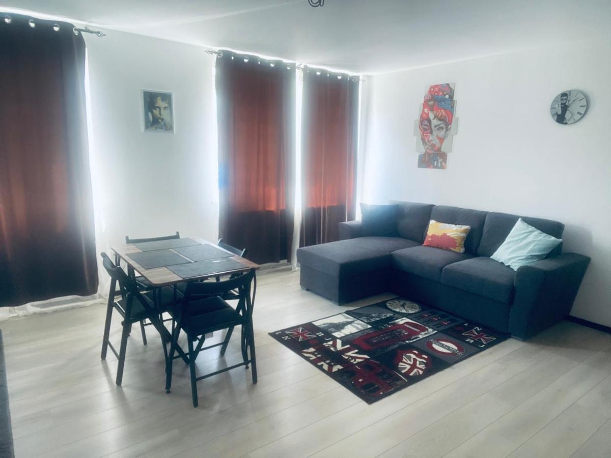 Tourist Apartment 1 Piatra Neamt Ngoại thất bức ảnh